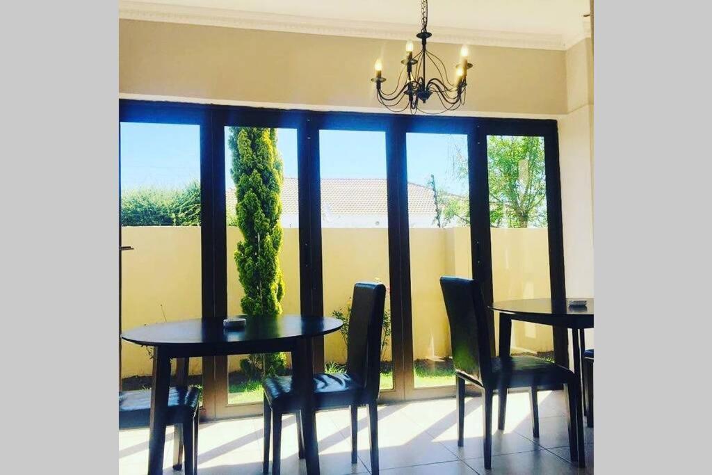 Olive Exclusive Βίλα Γκαμπορόνε Εξωτερικό φωτογραφία